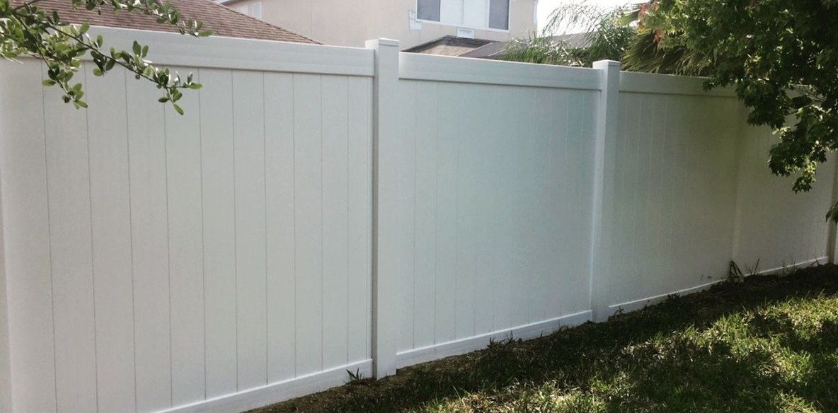 White vinyl privacy fence back to bright white after washing